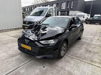 krockskadad bil auto Audi A3 40 TFSI e Prp Line PHEV -NAVI-CLIMA-PDC 2025/11