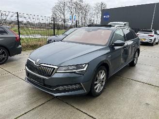 Damaged car Skoda Superb 1.4 PLUG IN HYBRID AUTOMAAT-PANO-NAVI-CAMERA 2021/2