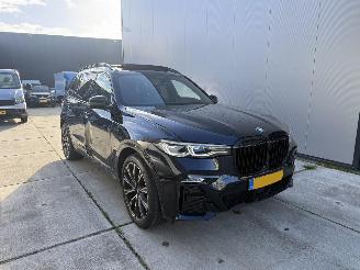 damaged passenger cars BMW X7 xDrive  40i High Executive-PANO-LEDER-HEAD UP-360 CAMERA-4 WIEL BESTURING 2022/4