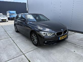 Auto incidentate BMW 3-serie 318i Centennial Executive NAVI - CLIMA - PDC 2017/2