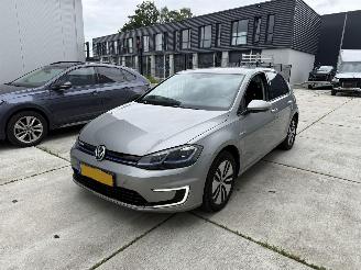 Vaurioauto  passenger cars Volkswagen e-Golf 100 KW WARMTE POMP-NAVI-LED-CRUISE-136 PK 2019/2