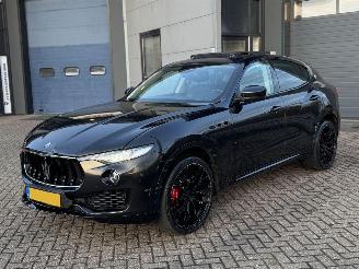 skadebil auto Maserati Levante 3.0 V6 D AWD Pano Harman Kardon 2017/1