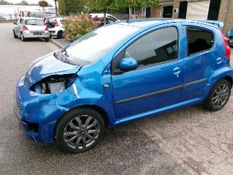 damaged passenger cars Peugeot 107 1.0-12V URBAN MOVE AIRCO 2010/9