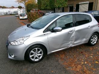 Avarii autoturisme Peugeot 208 1.2 e-VTI STYLE AUTOMAAT 5 DEURS 2014/10