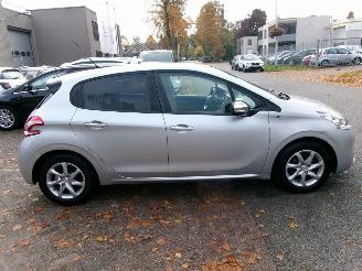 Peugeot 208 1.2 e-VTI STYLE AUTOMAAT 5 DEURS picture 6