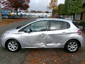 Peugeot 208 1.2 e-VTI STYLE AUTOMAAT 5 DEURS picture 2