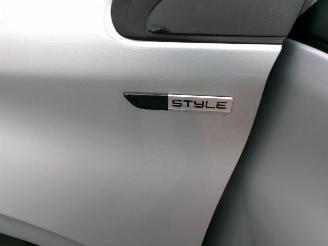 Peugeot 208 1.2 e-VTI STYLE AUTOMAAT 5 DEURS picture 12