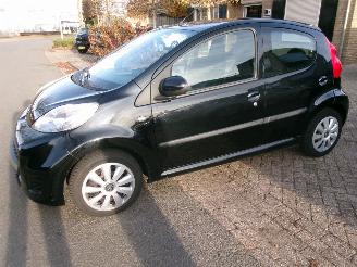Unfallwagen Peugeot 107 1.0-12V BLACK EN SILVER  AIRCO 5 DEURS 2011/11