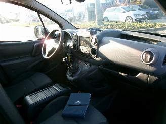 Peugeot Partner 120 1.6 HDI 75 PREMIUNM PACK AIRCO NAVI picture 18