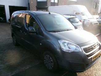 skadebil bedrijf Peugeot Partner 120 1.6 HDI 75 PREMIUM PACK AIRCO NAVI 2018/2