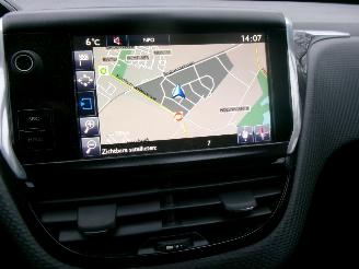 Peugeot 2008 1.2 PURETECH ALLURE CLIMA NAVI picture 16