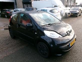 Peugeot 107 1.0-12V XR AIRCO picture 7