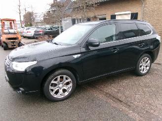 krockskadad bil auto Mitsubishi Outlander 2.0 PHEV INSTYLE+ 2014/8