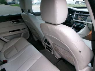 Jaguar XF 2.0 D R-SPORT AWD picture 12
