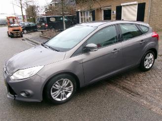 skadebil auto Ford Focus 1.0 LEASE AIRCO 5 DEURS 2012/3