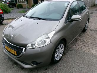 Schadeauto Peugeot 208 1.4 VTI ACTIVE CLIMA NAVI 5 DEURS GEEN SCHADE 2012/6