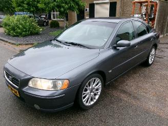 Schadeauto Volvo S-60 2.4 D 5 MOMENTUM 2005/6