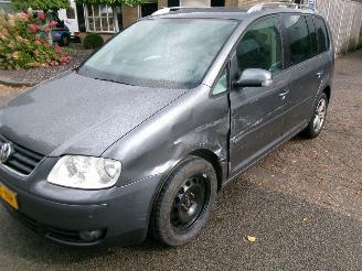 Avarii autoturisme Volkswagen Touran 1.6-16V FSI HIGHLINE AUTOMAAT 2006/9