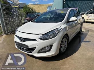 Uttjänta bilar auto Hyundai I-30 i30 (GDHB5), Hatchback, 2011 1.6 CRDi Blue Drive 16V VGT 2013/5