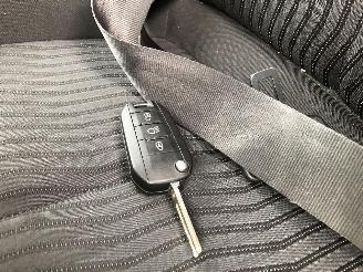 Peugeot 308 1.2 picture 12