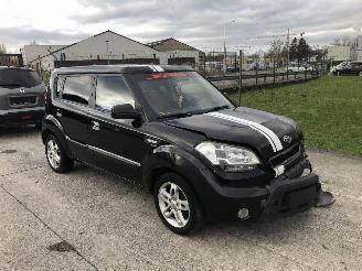 Vaurioauto  passenger cars Kia Soul 1.6 CRDI AUTOMATIQUE 2010/2