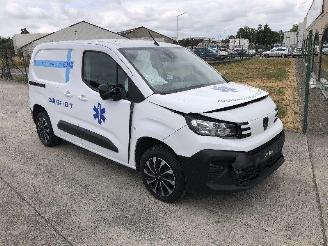 Schadeauto Peugeot Partner 1.5 HDI  AUTOMATIQUE 2024/6