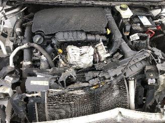Peugeot 308 1.2 picture 16