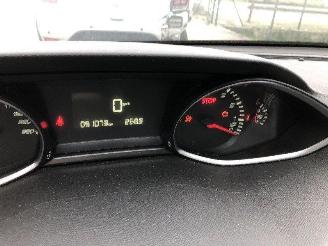 Peugeot 308 1.2 picture 20