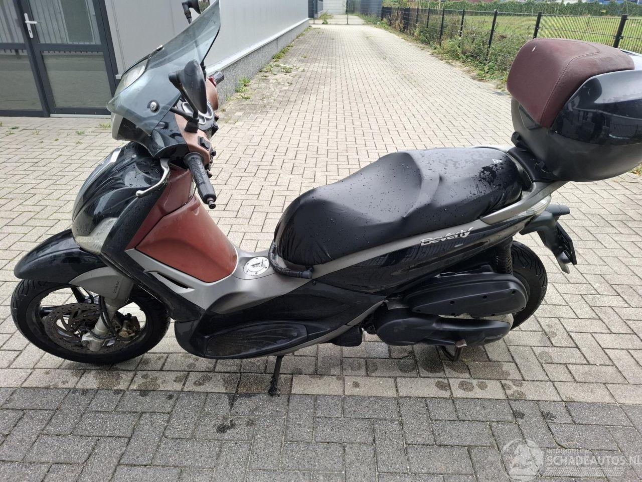 Piaggio Beverly 350 
