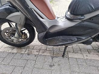 Piaggio Beverly 350  picture 9