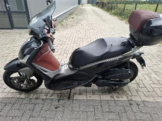 skadebil motor Piaggio Beverly 350  2012/2