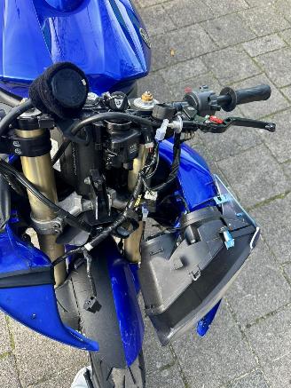 Yamaha YZF -R1  picture 10