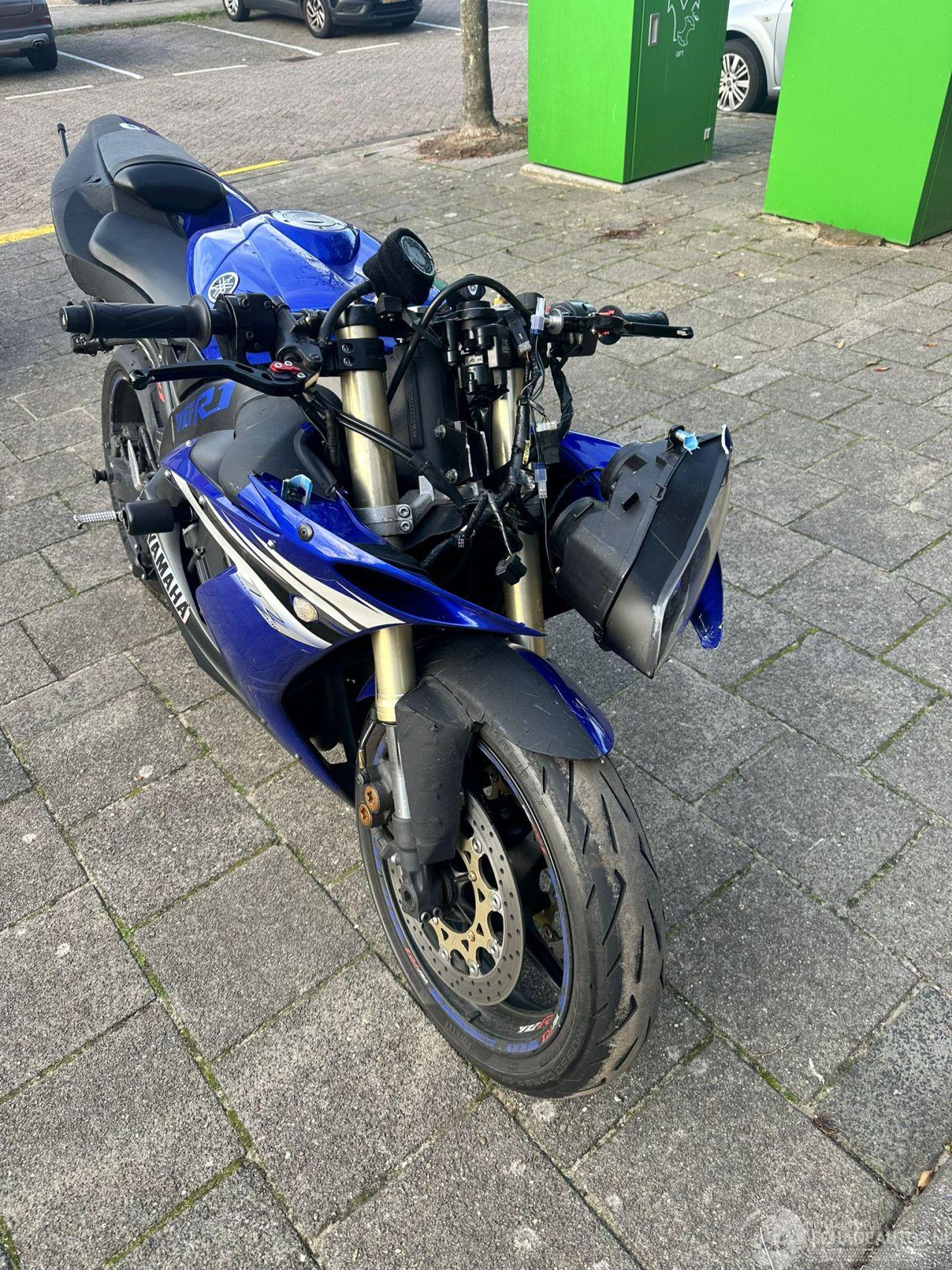Yamaha YZF -R1 