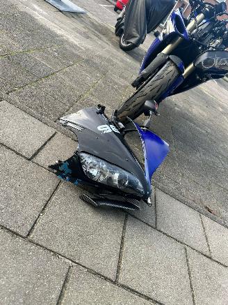 Yamaha YZF -R1  picture 3