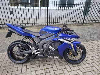 Yamaha YZF -R1  picture 2