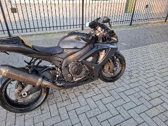Suzuki GSX-R750  picture 2