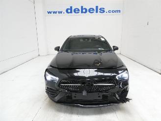 krockskadad bil auto Mercedes Cla-klasse 250 E 2022/9