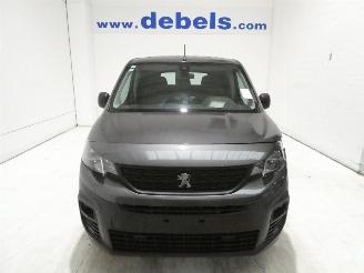 krockskadad bil bedrijf Peugeot Partner 1.5D CREW CAB 2023/8