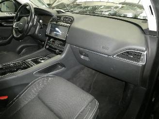 Jaguar F-Pace 2.0D R-SPORT picture 9