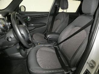 Mini Cooper 1.5 picture 13