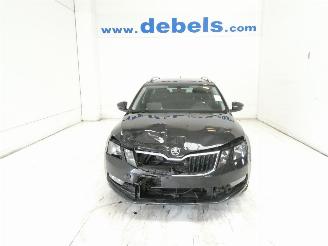 krockskadad bil auto Skoda Octavia AMBITION 2019/4