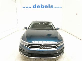 damaged passenger cars Volkswagen Passat GTE 2021/6