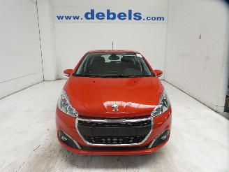 krockskadad bil auto Peugeot 208 SIGNATURE 2019/4
