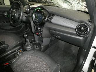 Mini Cooper 1.5 picture 9