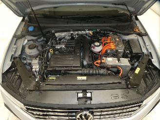 Volkswagen Passat GTE picture 23
