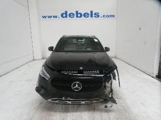 damaged passenger cars Mercedes GLA  2022/10