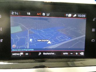 Peugeot 208  picture 17