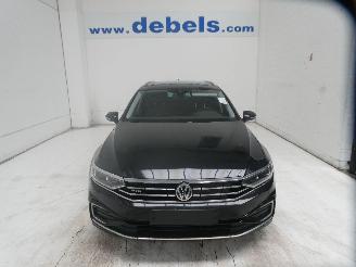 krockskadad bil auto Volkswagen Passat GTE 2020/2