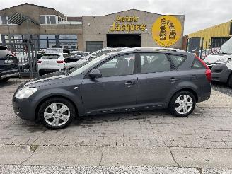 skadebil auto Kia Ceed 1.6 CRDI BREAK 2009/3