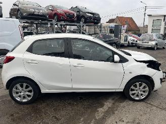 krockskadad bil auto Mazda 2 1.4 B 2013/9